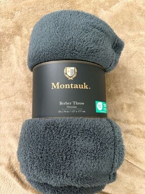 Light Blue Montauk Plush Oversized Throw, 100% Polyester 50” X 70”